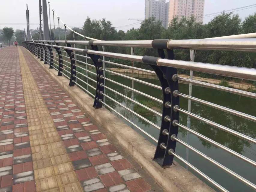 不銹鋼復(fù)合管護(hù)欄，不銹鋼復(fù)合管欄桿