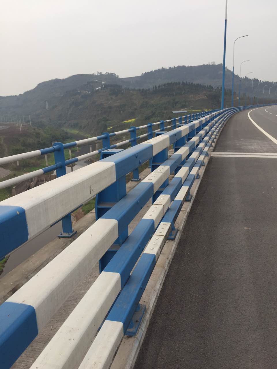 橋梁防撞護(hù)欄，防撞護(hù)欄